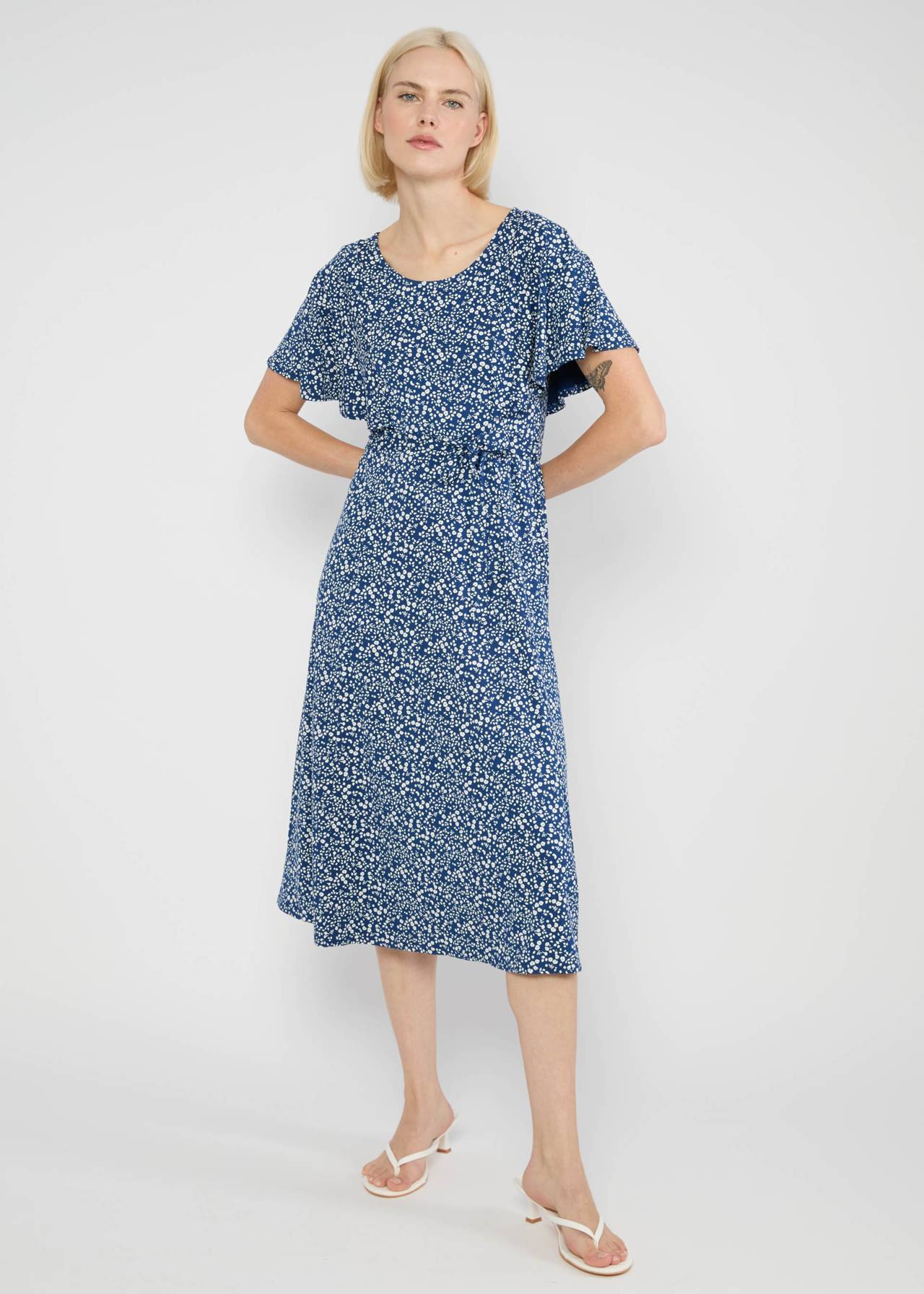 _1280_blutsgeschwister_veranda_tales_sparkling_spectacle_kleider_blau_189955_399045